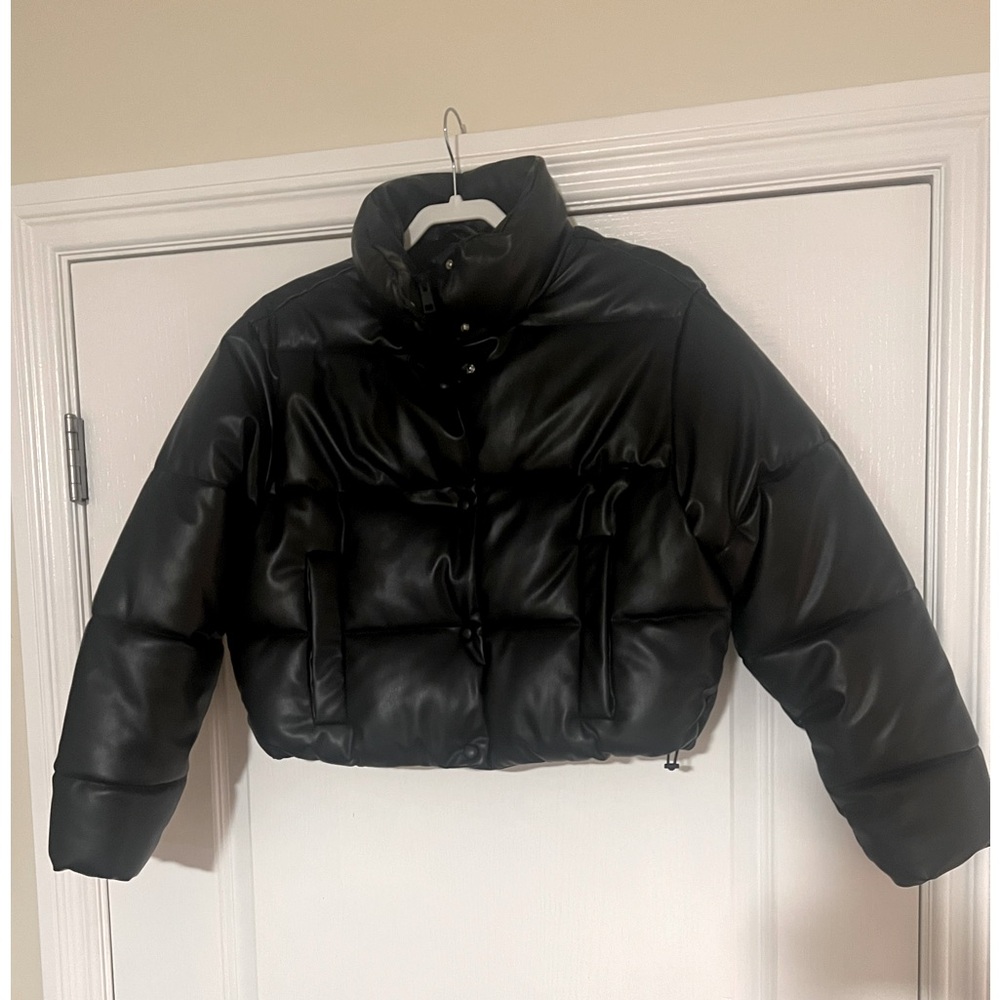 ZARA short black puffer coat - Medium
